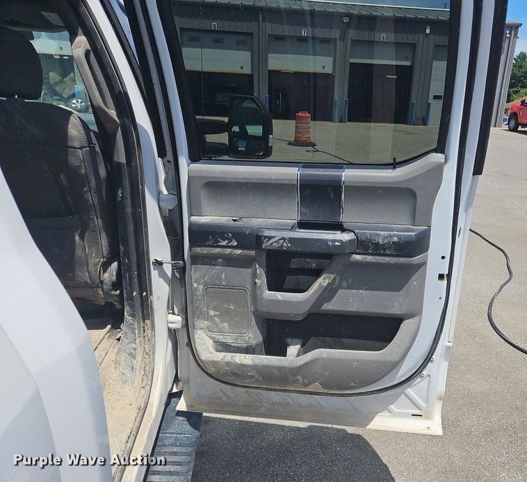 image for item OK9979 2016 Ford  F150 XLT SuperCrew pickup truck