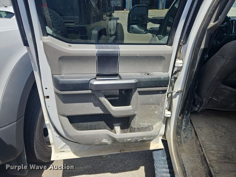 image for item OK9979 2016 Ford  F150 XLT SuperCrew pickup truck