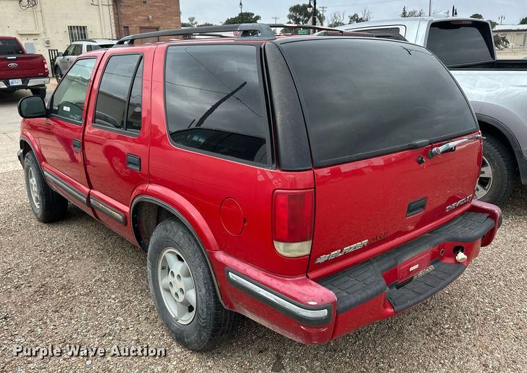 image for item OM9616 1998 Chevrolet Blazer SUV