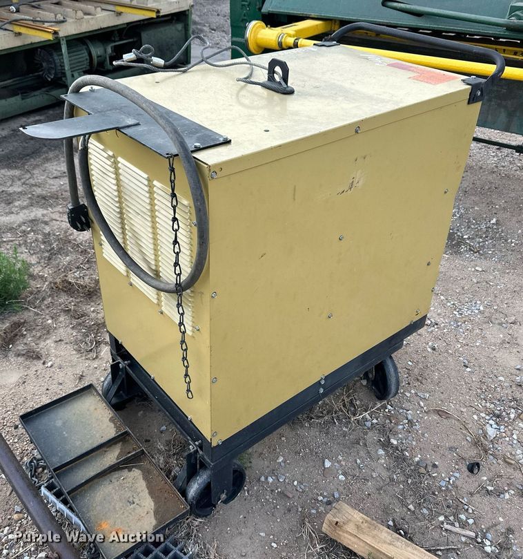 image for item OM9630 Hobart Cyber-Wave 300S welder