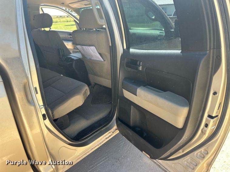 image for item OM9660 2010 Toyota Tundra Double Cab pickup truck