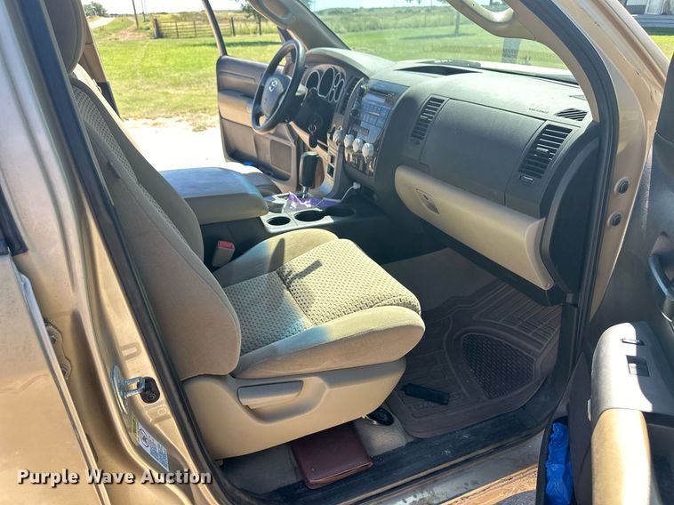 image for item OM9660 2010 Toyota Tundra Double Cab pickup truck