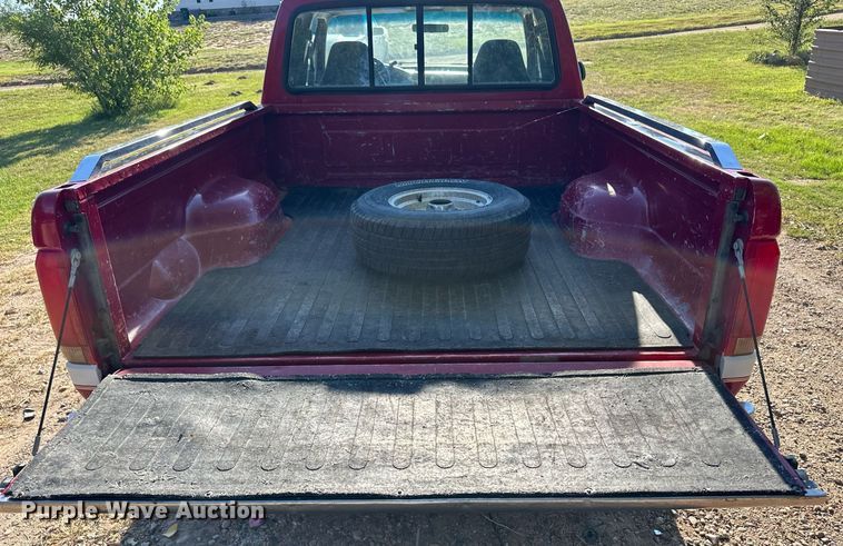 image for item OM9663 1994 Ford F150 SuperCab pickup truck