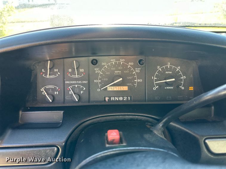 image for item OM9663 1994 Ford F150 SuperCab pickup truck