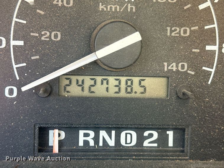 image for item OM9663 1994 Ford F150 SuperCab pickup truck