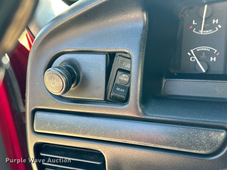 image for item OM9663 1994 Ford F150 SuperCab pickup truck