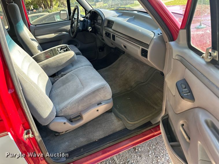 image for item OM9663 1994 Ford F150 SuperCab pickup truck