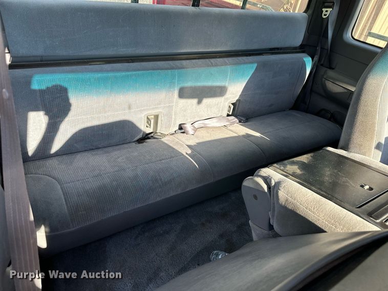 image for item OM9663 1994 Ford F150 SuperCab pickup truck