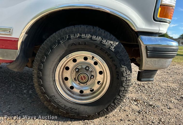 image for item OM9663 1994 Ford F150 SuperCab pickup truck