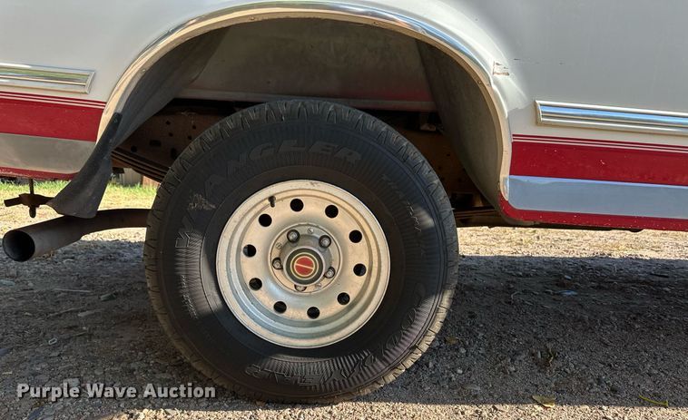 image for item OM9663 1994 Ford F150 SuperCab pickup truck