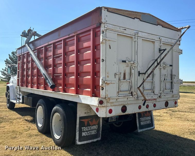 image for item OM9664 1975 Chevrolet C65 grain truck