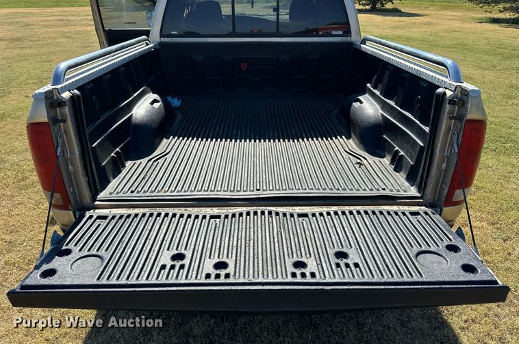 image for item OM9665 2004 Dodge Ram 2500 Quad Cab pickup truck