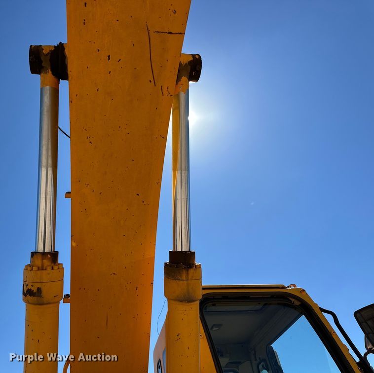 image for item DG4487 2004 Hyundai  290 excavator