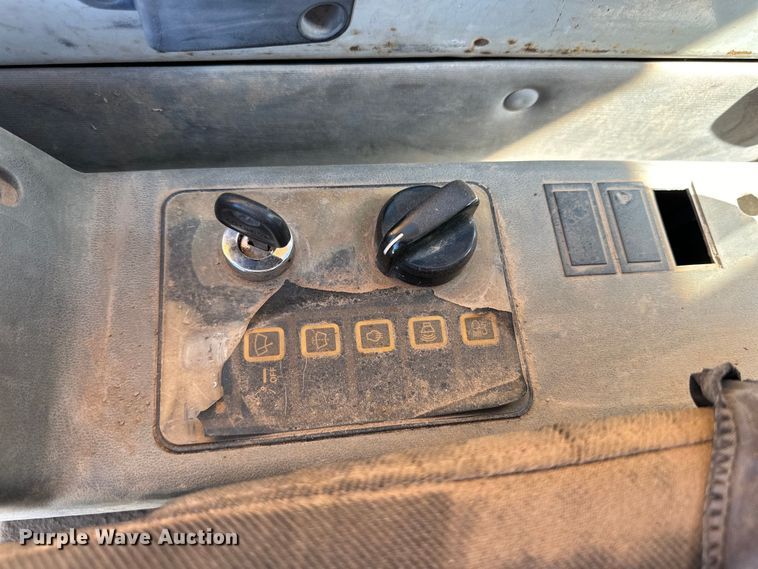 image for item DG4487 2004 Hyundai  290 excavator