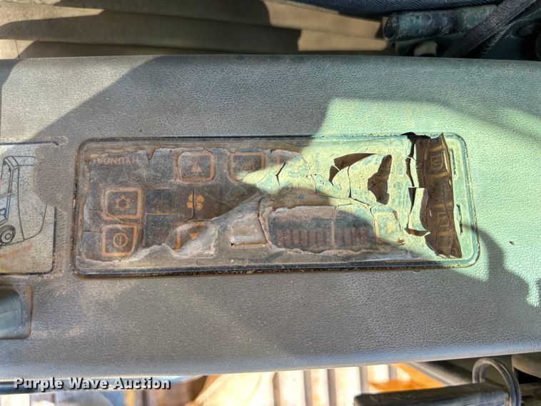 image for item DG4487 2004 Hyundai  290 excavator