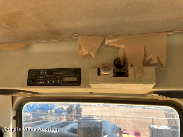 image for item DG4487 2004 Hyundai  290 excavator