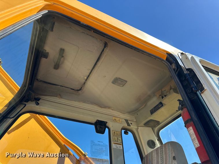 image for item DG4487 2004 Hyundai  290 excavator