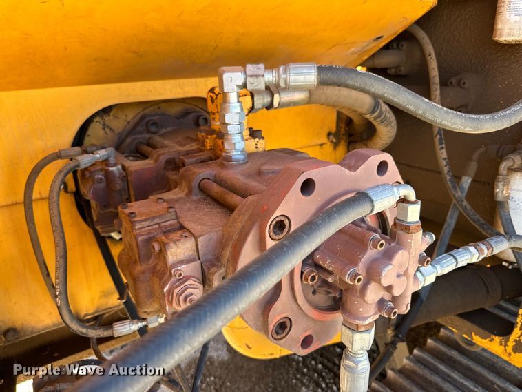 image for item DG4487 2004 Hyundai  290 excavator