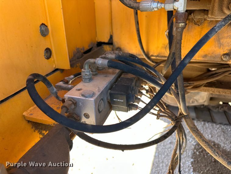 image for item DG4487 2004 Hyundai  290 excavator