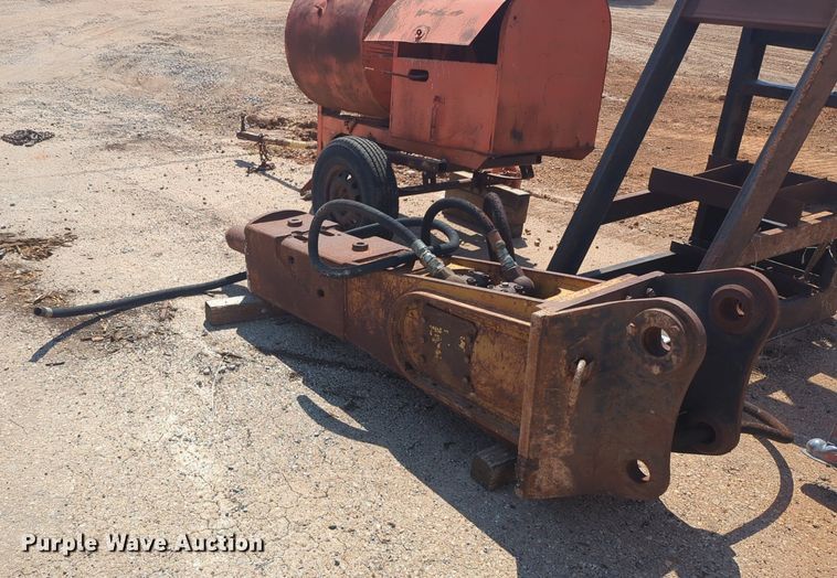 image for item DL1052 Excavator breaker