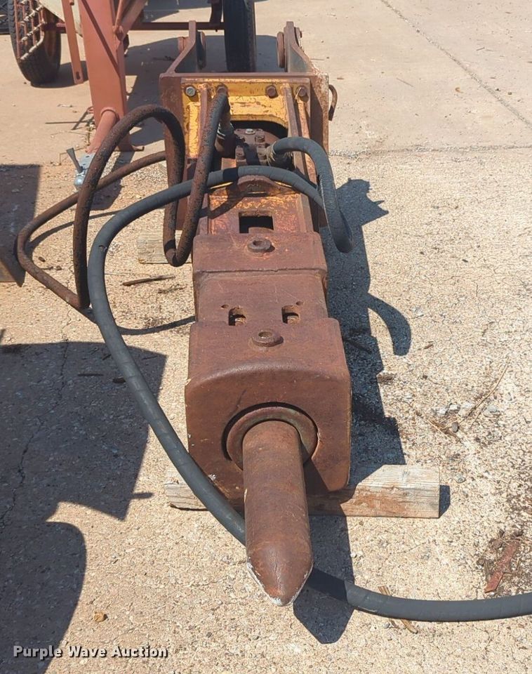 image for item DL1052 Excavator breaker