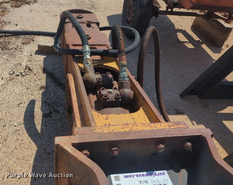 image for item DL1052 Excavator breaker