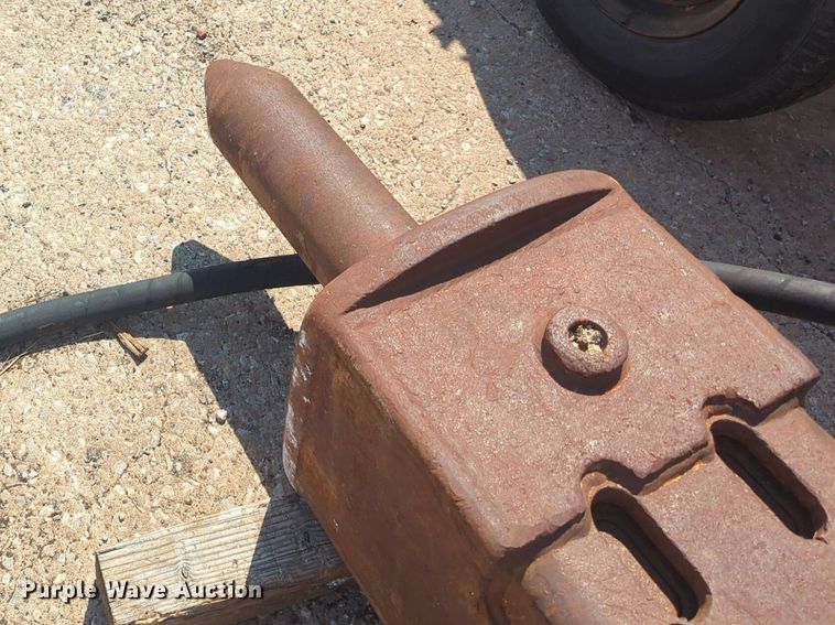 image for item DL1052 Excavator breaker