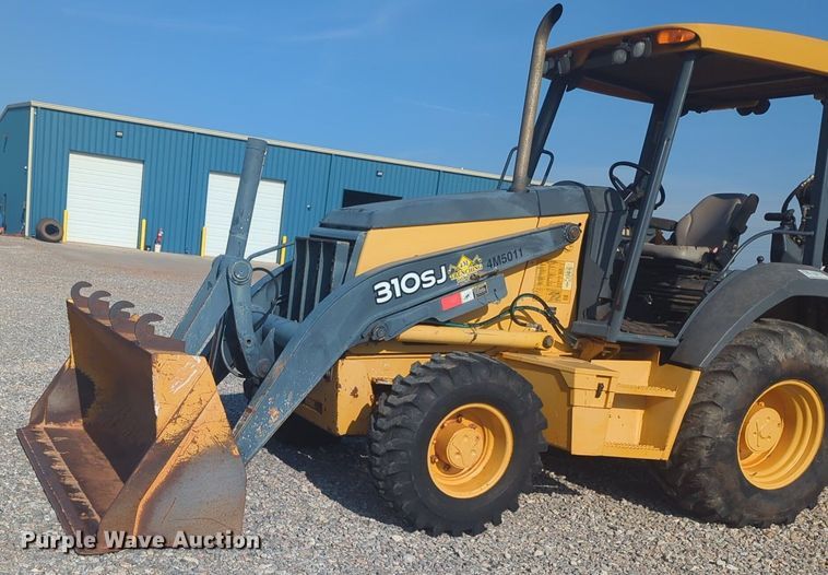 image for item DL1070 2011 John Deere  310SJ backhoe
