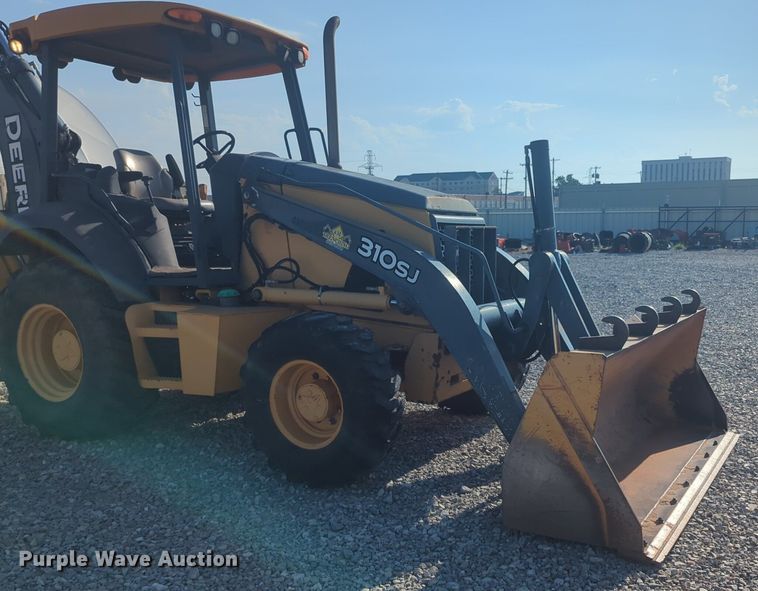 image for item DL1070 2011 John Deere  310SJ backhoe