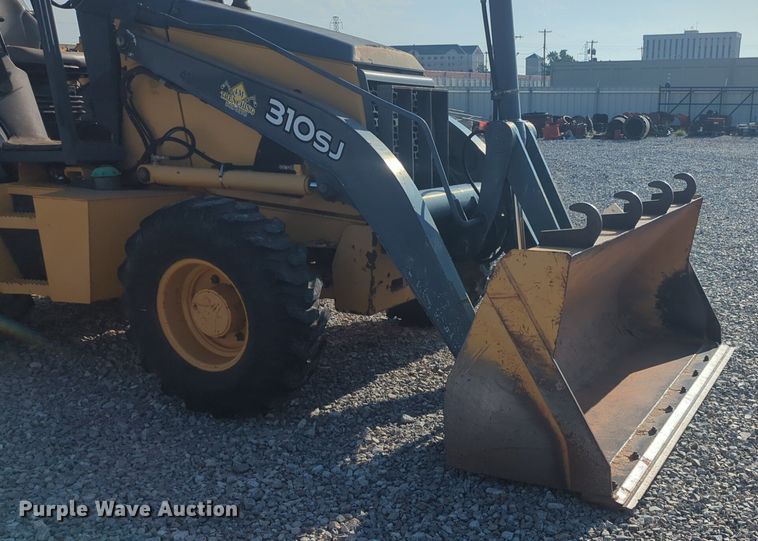 image for item DL1070 2011 John Deere  310SJ backhoe