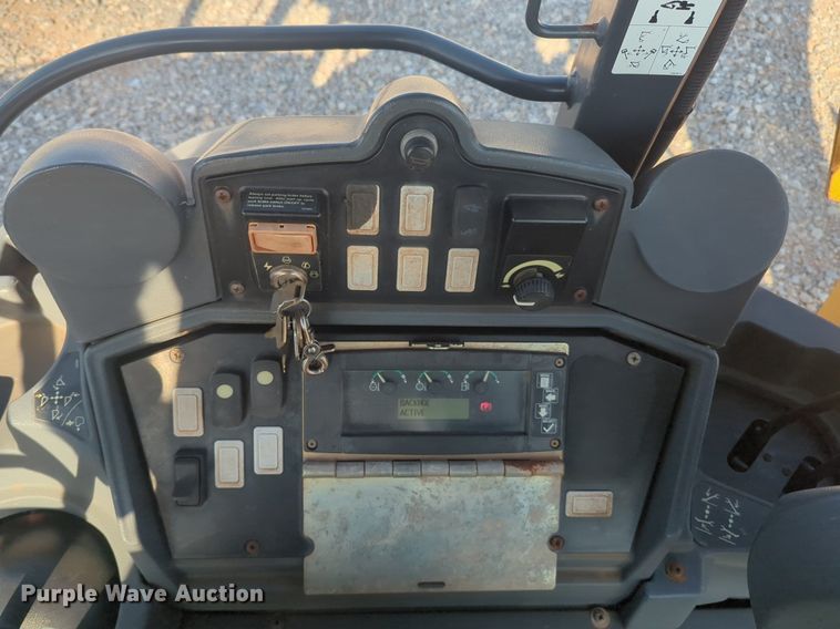 image for item DL1070 2011 John Deere  310SJ backhoe