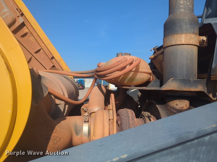 image for item DL1070 2011 John Deere  310SJ backhoe