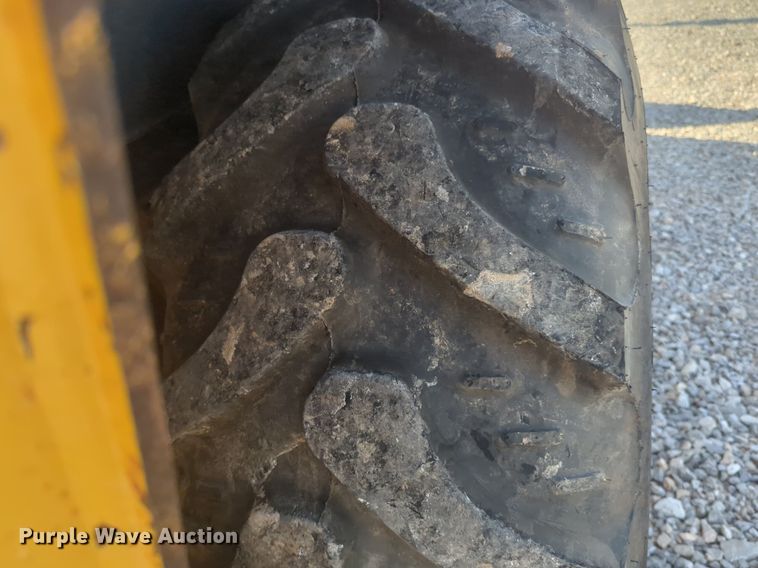 image for item DL1070 2011 John Deere  310SJ backhoe