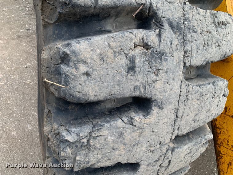 image for item DM1773 1981 John Deere 644B wheel loader