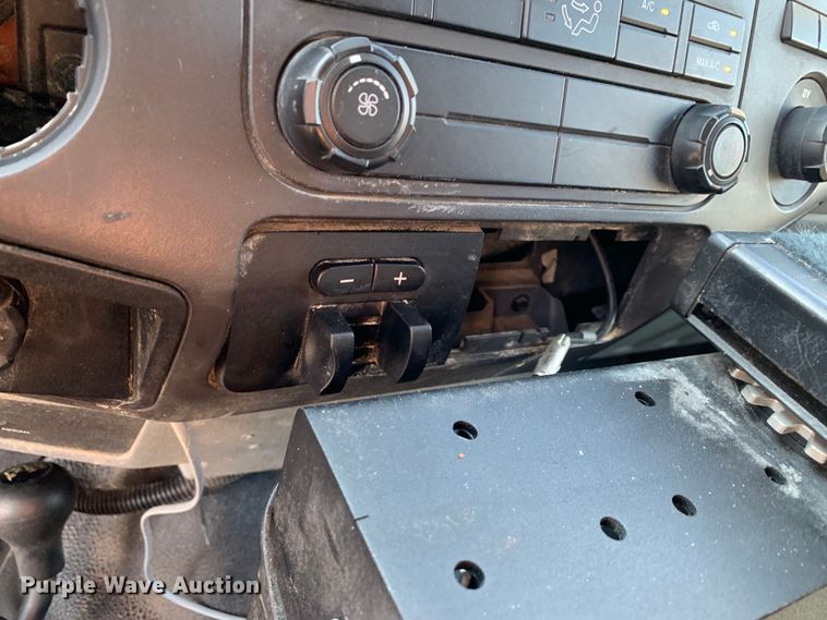 image for item DM1776 2011 Ford  F350 Super Duty XL SuperCab pickup truck