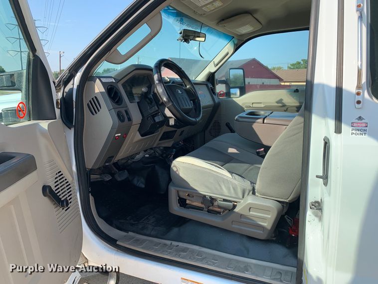 image for item DM1777 2010 Ford F550 Super Duty XL SuperCab utility / service truck