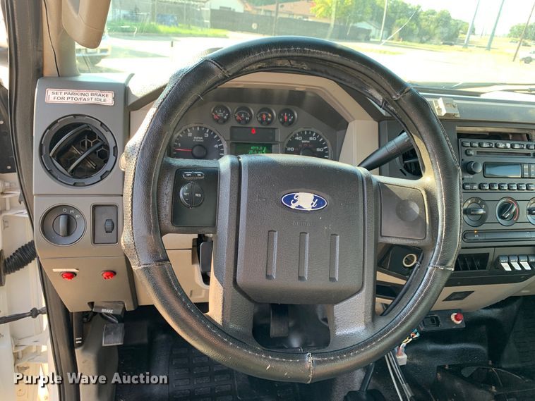 image for item DM1777 2010 Ford F550 Super Duty XL SuperCab utility / service truck