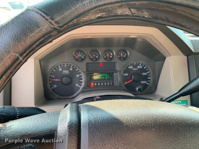 image for item DM1777 2010 Ford F550 Super Duty XL SuperCab utility / service truck