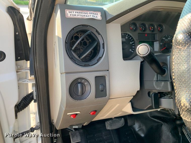 image for item DM1777 2010 Ford F550 Super Duty XL SuperCab utility / service truck