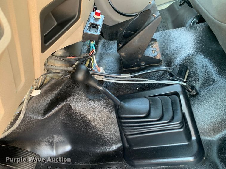 image for item DM1777 2010 Ford F550 Super Duty XL SuperCab utility / service truck