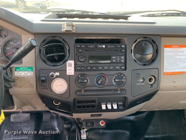 image for item DM1777 2010 Ford F550 Super Duty XL SuperCab utility / service truck