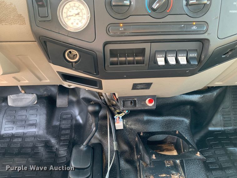 image for item DM1777 2010 Ford F550 Super Duty XL SuperCab utility / service truck