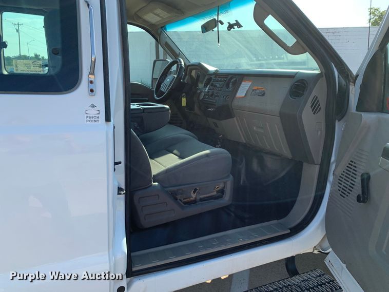 image for item DM1777 2010 Ford F550 Super Duty XL SuperCab utility / service truck