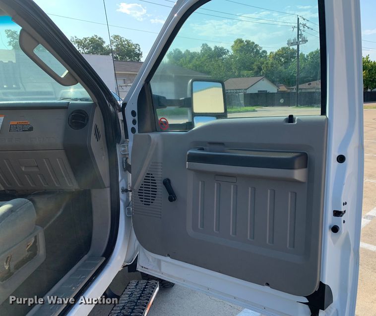 image for item DM1777 2010 Ford F550 Super Duty XL SuperCab utility / service truck