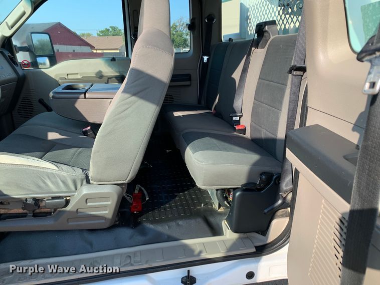 image for item DM1777 2010 Ford F550 Super Duty XL SuperCab utility / service truck