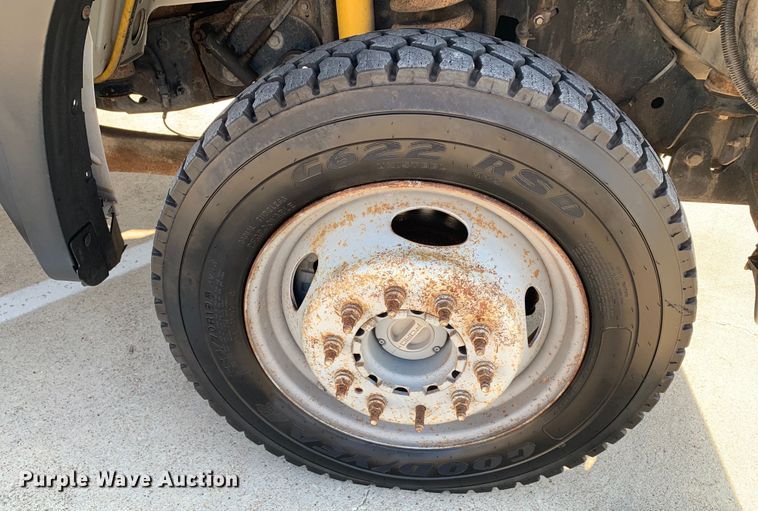 image for item DM1777 2010 Ford F550 Super Duty XL SuperCab utility / service truck