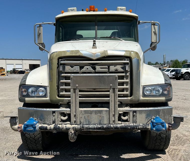 image for item DO1090 2007 Mack CTP713 water truck