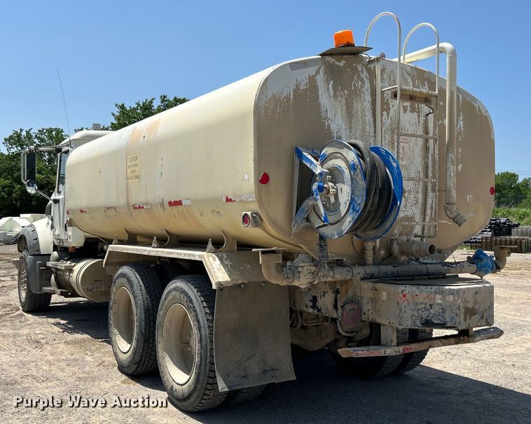 image for item DO1090 2007 Mack CTP713 water truck