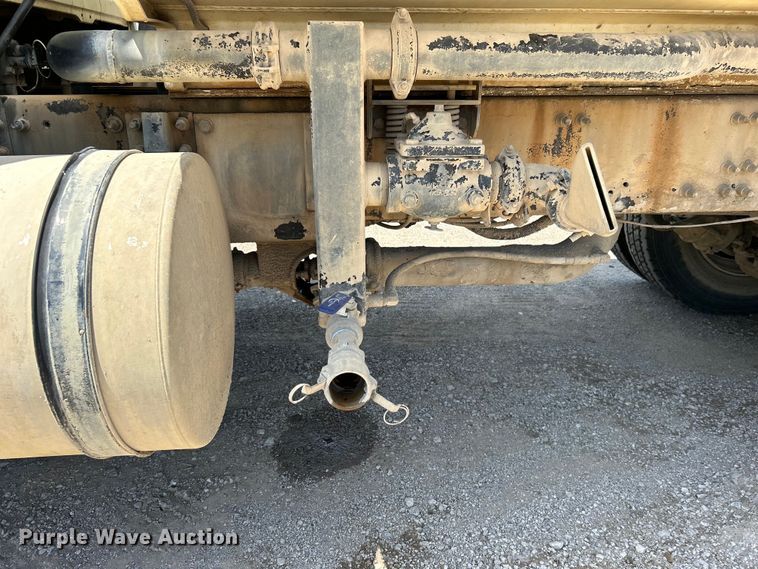 image for item DO1090 2007 Mack CTP713 water truck