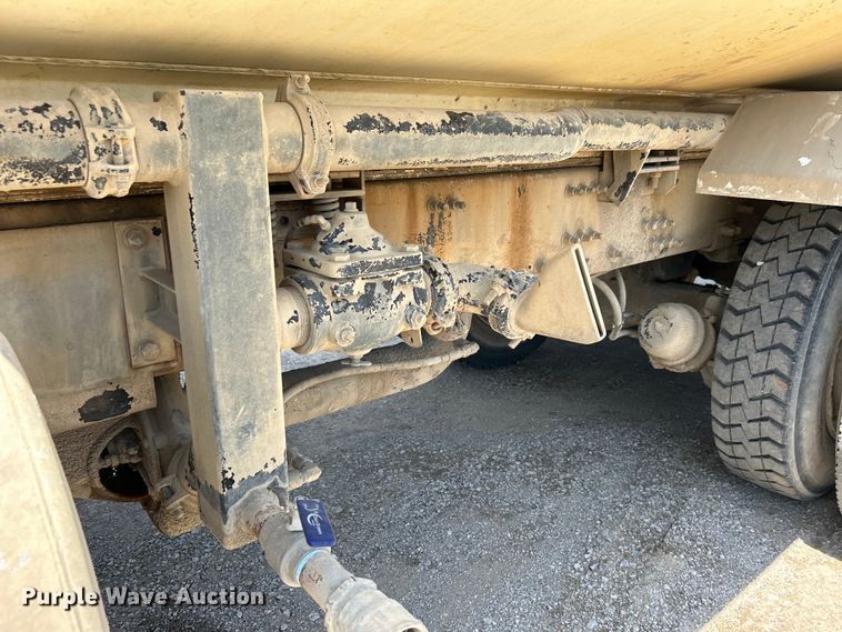 image for item DO1090 2007 Mack CTP713 water truck